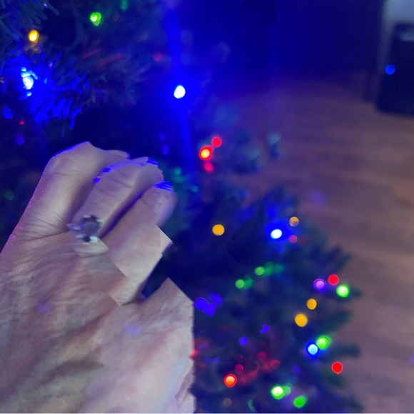 Color changing Elegant Alexandrite Gemstone Ring - Picture 13 of 16